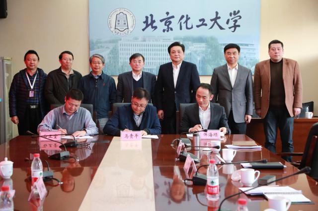 1551075531982625.jpg 2-协议签订.jpg